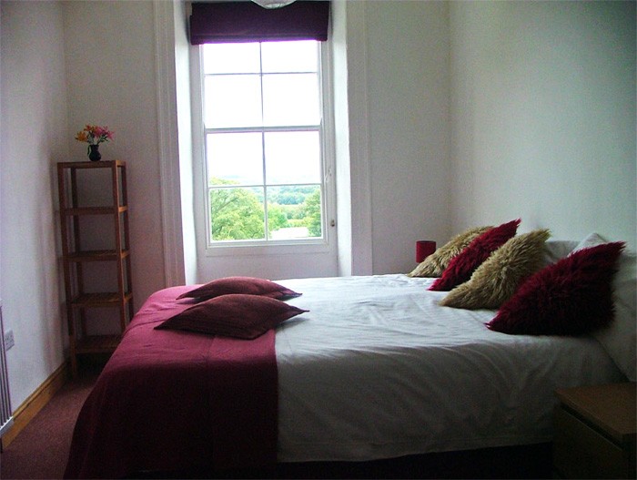1. cottage suite - double room with super kingsize bed or twin